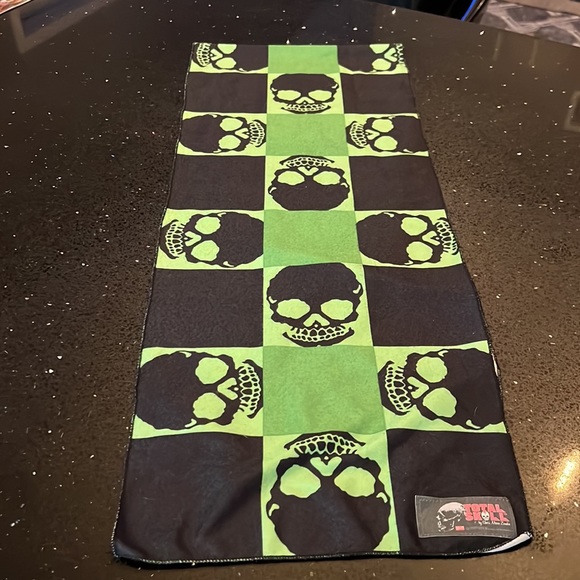 Total Skull - Sheri Moon Zombie scarf RARE - Picture 2 of 4